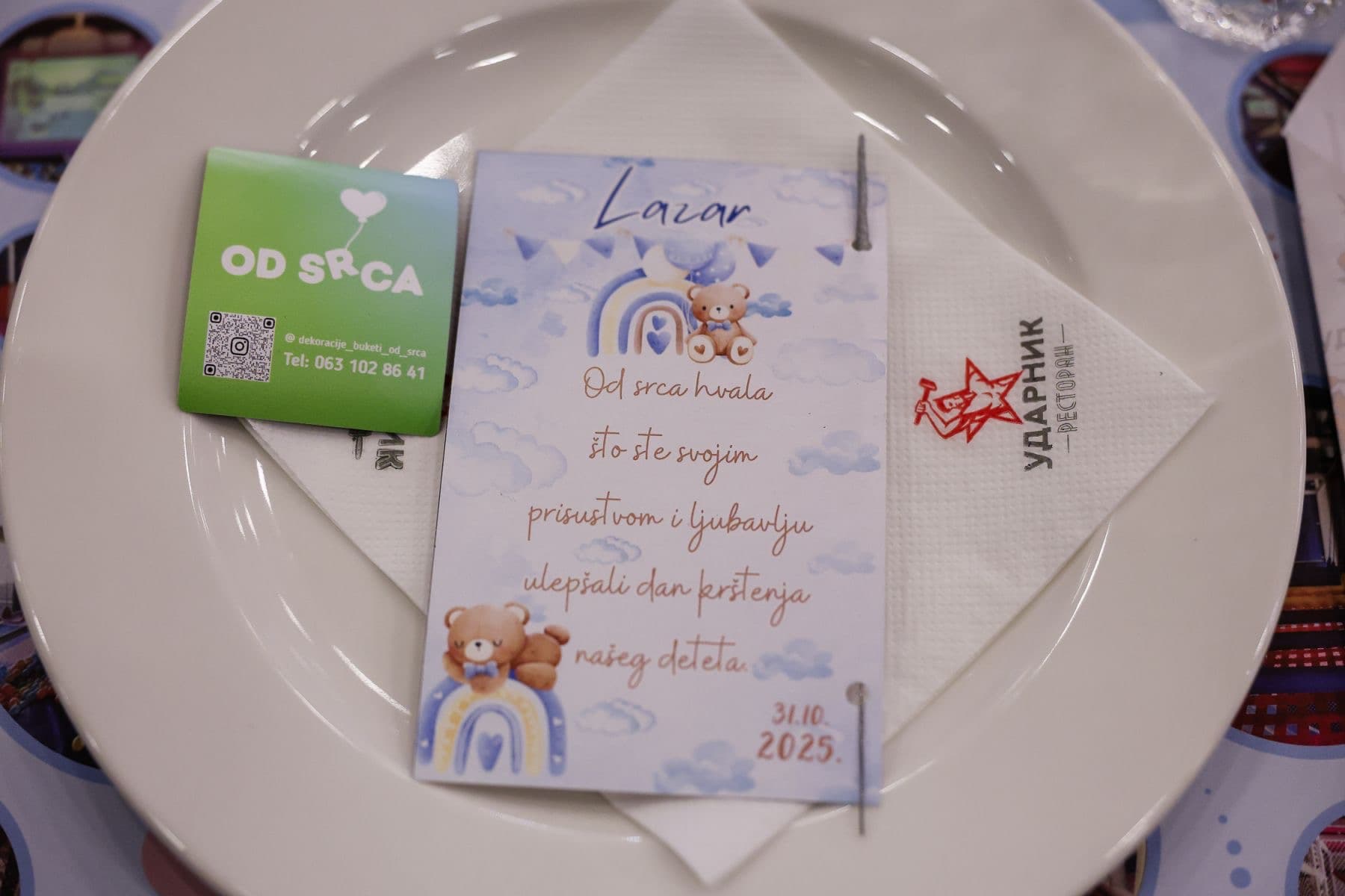 Dekoracije i buketi od srca - slika 17